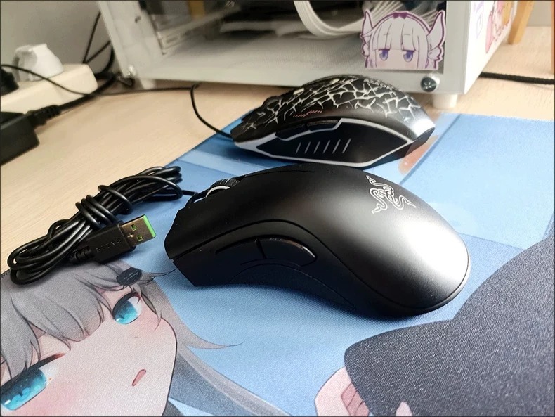 女大学生自用鼠标雷蛇炼狱蝰蛇标准版 黑色 有线鼠标 DPI6400可调节  官方正品保真 支持雷云3识别  颜色黑色  雷云3识别，简盒包装 95新  雷蛇正品